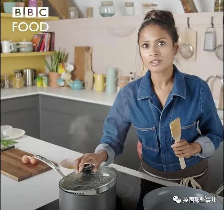 BBC美食节目教做蛋炒饭：米饭煮成粥，滤干过冷水，看呆亚洲人（视频/组图） - 9