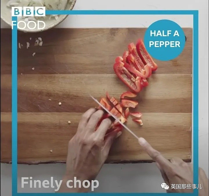 BBC美食节目教做蛋炒饭：米饭煮成粥，滤干过冷水，看呆亚洲人（视频/组图） - 18