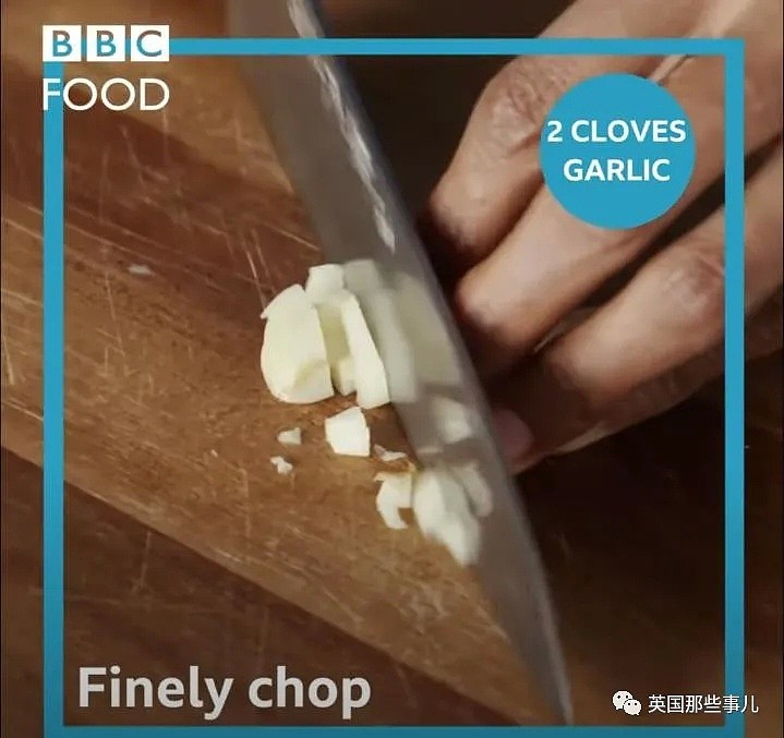 BBC美食节目教做蛋炒饭：米饭煮成粥，滤干过冷水，看呆亚洲人（视频/组图） - 19