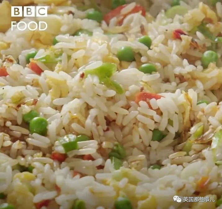 BBC美食节目教做蛋炒饭：米饭煮成粥，滤干过冷水，看呆亚洲人（视频/组图） - 24