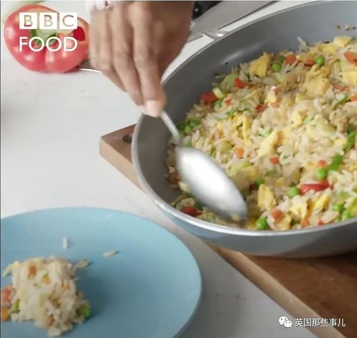 BBC美食节目教做蛋炒饭：米饭煮成粥，滤干过冷水，看呆亚洲人（视频/组图） - 26