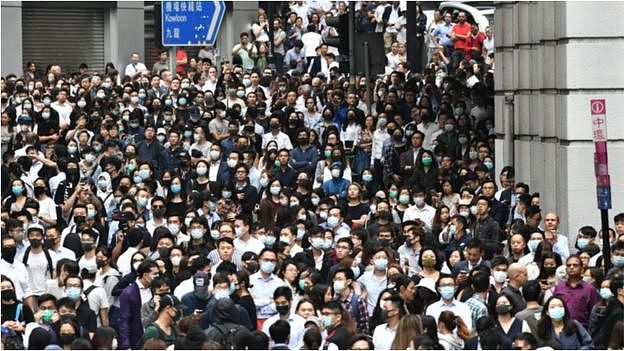 香港《国安法》实施开始影响在香港工作或定居的台湾人，思考是否要离开香港。