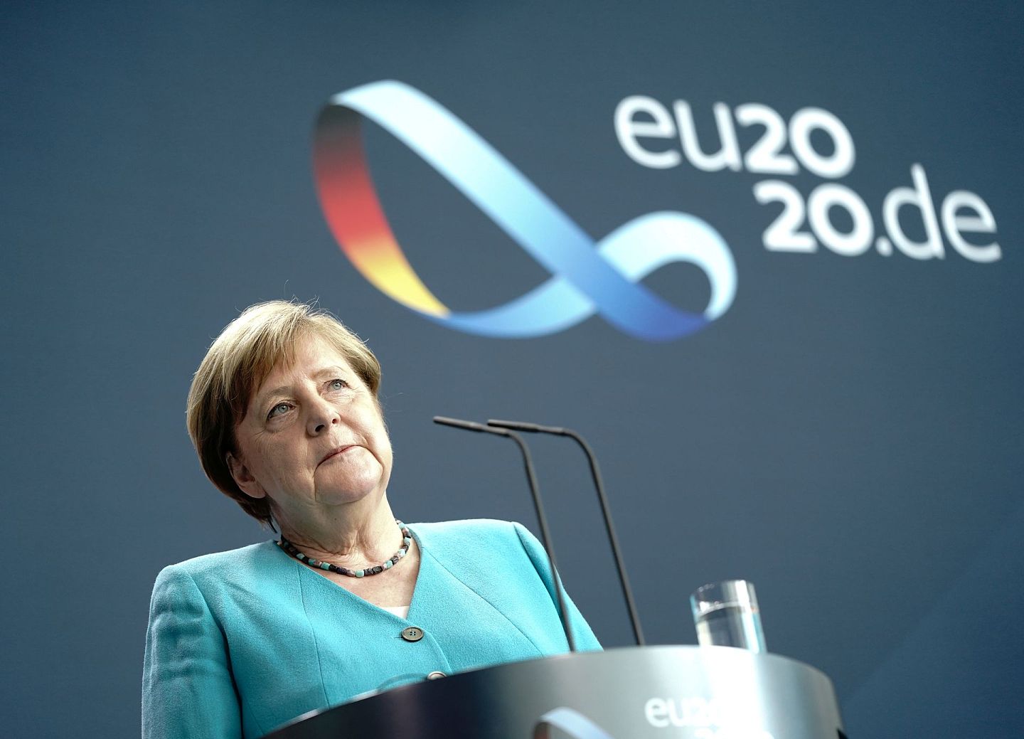 港版国安法：德国总理默克尔（Angela Merkel）则称欧盟会继续就国安法问题与中国对话。她指出，德国的庇护政策适用于来自所有地区的人士，现时未有计划另外为港人推出新措施。图为2020年7月2日，德国总理默克尔出席记者会。（Reuters）