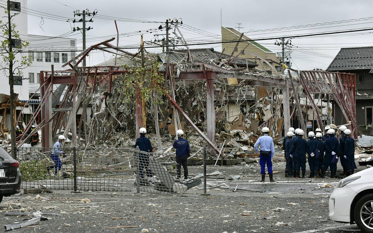 日本福岛爆炸：爆炸威力强大，现场剩下支架（Kyodo/via REUTERS）