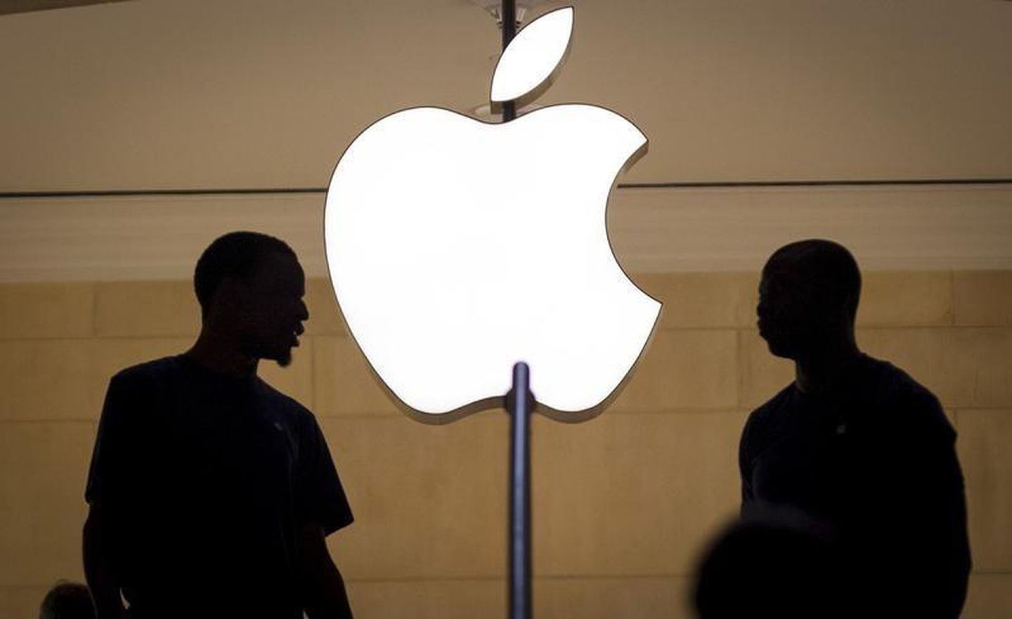 市场预计，苹果推迟发布的新iPhone是苹果首款5G手机。（Reuters）