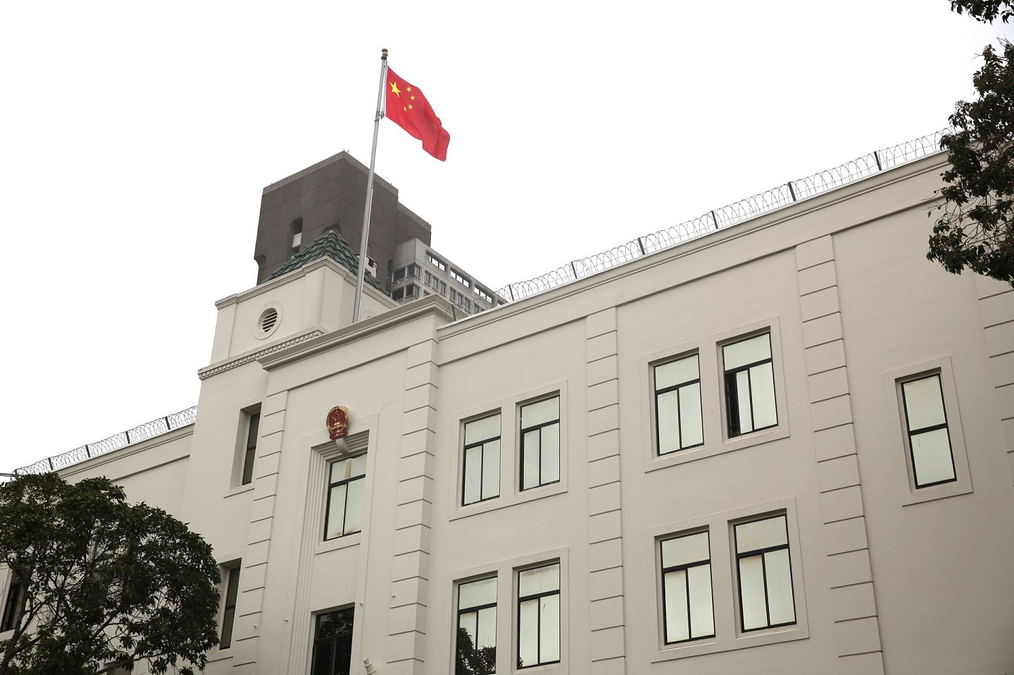 图为2020年7月24日，中国驻三藩市总领事馆。（Getty）