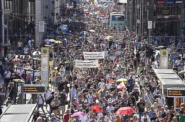 第二波冒头德国人又搞事了！上万人游行反对抗疫，称戴口罩是奴役（组图） - 1