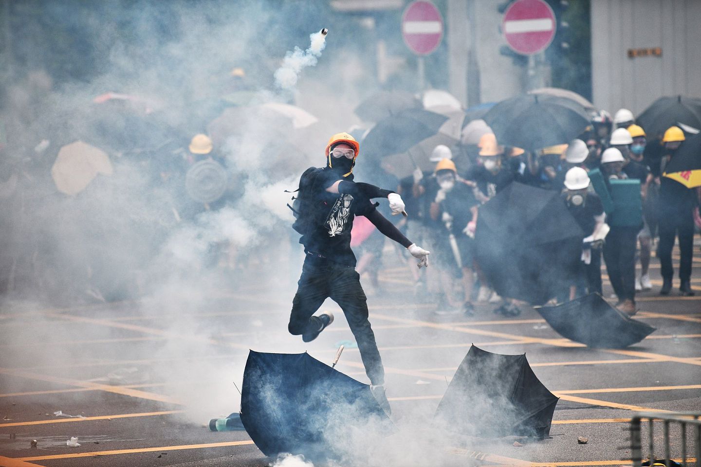 香港“勇武派”在街头、大学校园引发骚乱，是北京决心出台“港版国安法”的关键因素之一。（AFP）