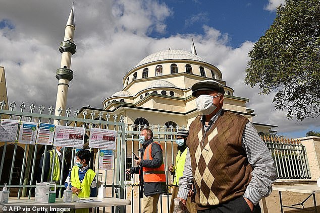 数百穆斯林在悉尼清真寺聚集，当地议会竟毫不知情！市长：卫生厅居然特批，不可原谅（组图） - 3