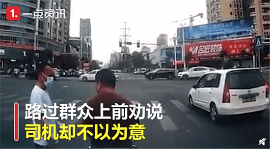 男子骑摩托故意阻挡救护车 网友：这素质太差了（视频/组图） - 2
