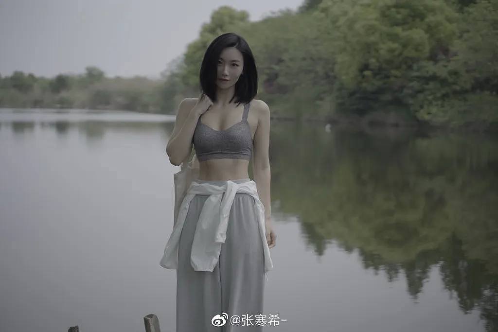 【美女】中国24岁翘臀尤物太惹火，疫情期间戴口罩健身爆红全网！网友：心动了（组图） - 26