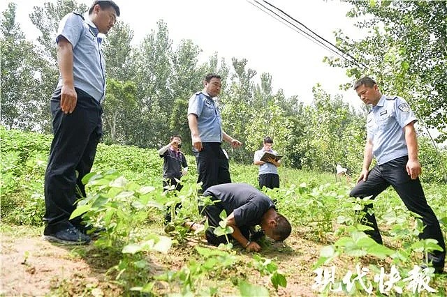 中国男子20年前强奸杀人，被抓后在作案现场下跪磕头痛哭（视频/组图） - 6
