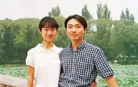 2000年，康辉娶了师妹刘雅洁，结婚20年没孩子，只能养猫缓解孤独（组图） - 6