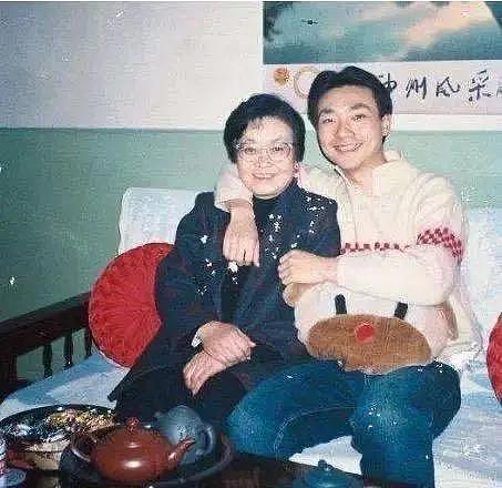 2000年，康辉娶了师妹刘雅洁，结婚20年没孩子，只能养猫缓解孤独（组图） - 11