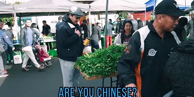 小伙一口流利中文，华人摊主惊呆到两眼睁得溜圆：“你是中国人吗？”（视频/组图） - 3
