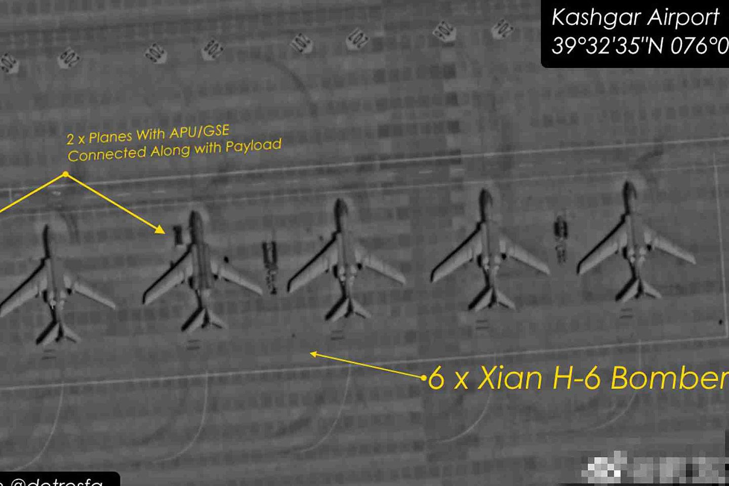 最新卫星图显示，轰-6K出现在新疆喀什机场。（微博@南海的浪涛）