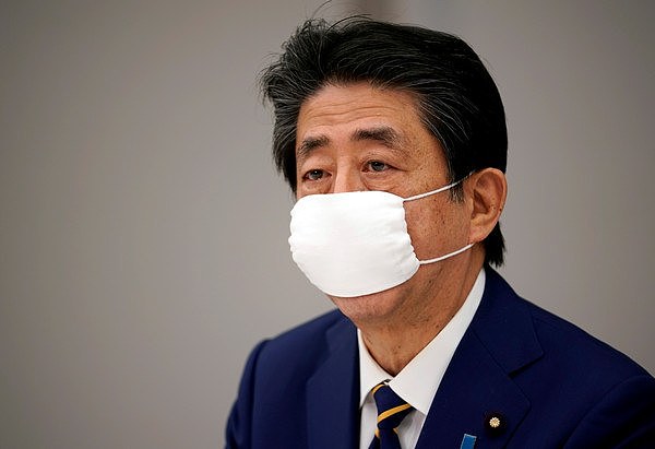 ▲▼ 日本首相安倍晋三,布口罩,日本口罩。（图／路透）