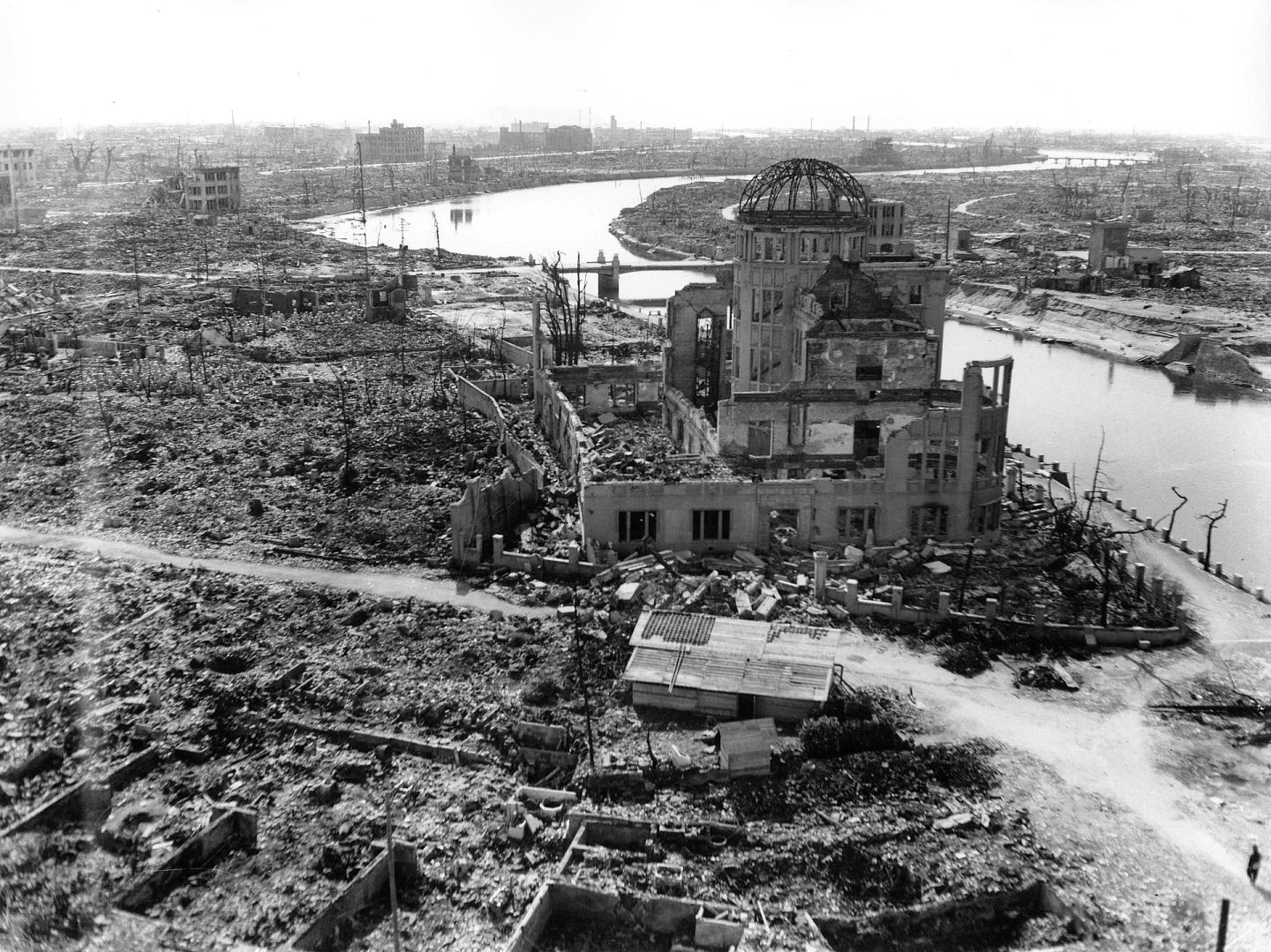 1945年8月6日，美国在日本广岛投掷原子弹后，广岛县产业奖励馆变得破烂不堪。（Reuters）