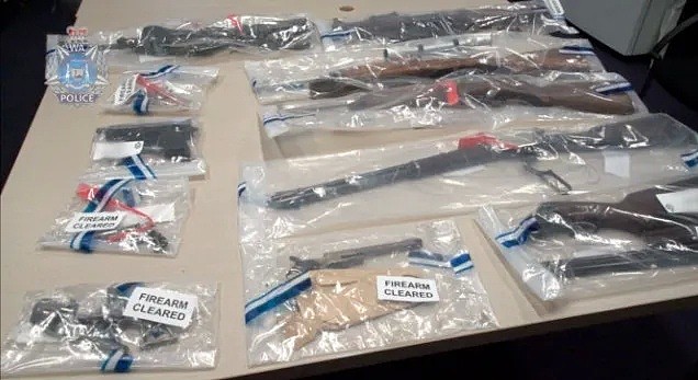 网上炫富的珀斯夫妇，却被警方发现家中藏有11支非法枪支，冰毒等大量违禁品··· - 4