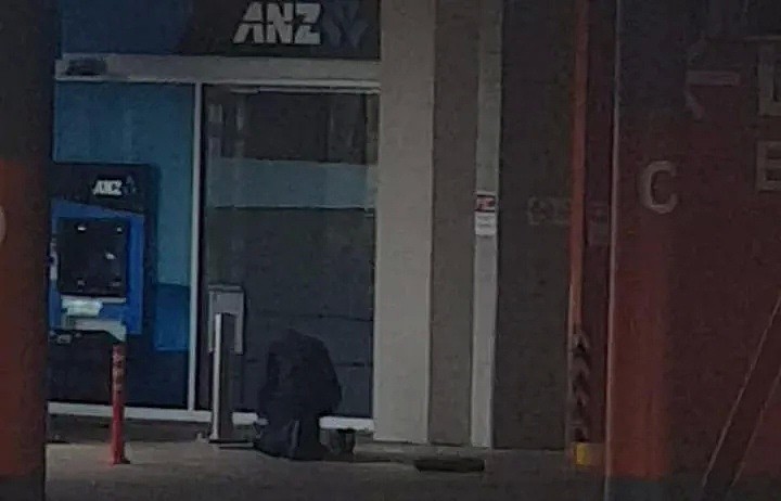 新西兰商场现2枚炸弹，拆弹小组出动；女子强闯隔离酒店；华人女子被困中国7个月（组图） - 3