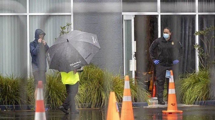 新西兰商场现2枚炸弹，拆弹小组出动；女子强闯隔离酒店；华人女子被困中国7个月（组图） - 6
