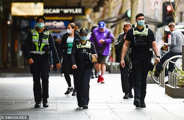 女警被按在地上猛捶至脑震荡，澳“高等公民”模仿“钓鱼执法”，警方震怒恐开天价罚单 - 8