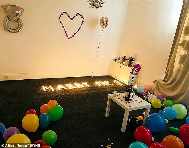 英国小伙点100支蜡烛向女友求婚，结果把自家房子烧成这样了（组图） - 3