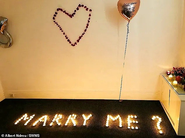 英国小伙点100支蜡烛向女友求婚，结果把自家房子烧成这样了（组图） - 2