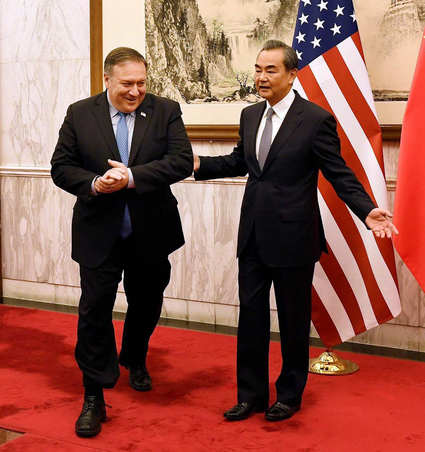 2018年10月8日，中国外长王毅会见美国国务卿蓬佩奥。这也是蓬佩奥少有的同中国高层的互动。（Reuters）