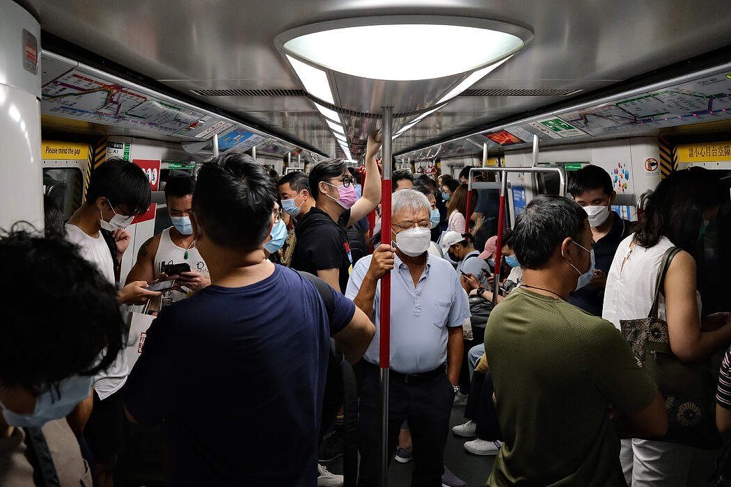 上月的香港通勤者。