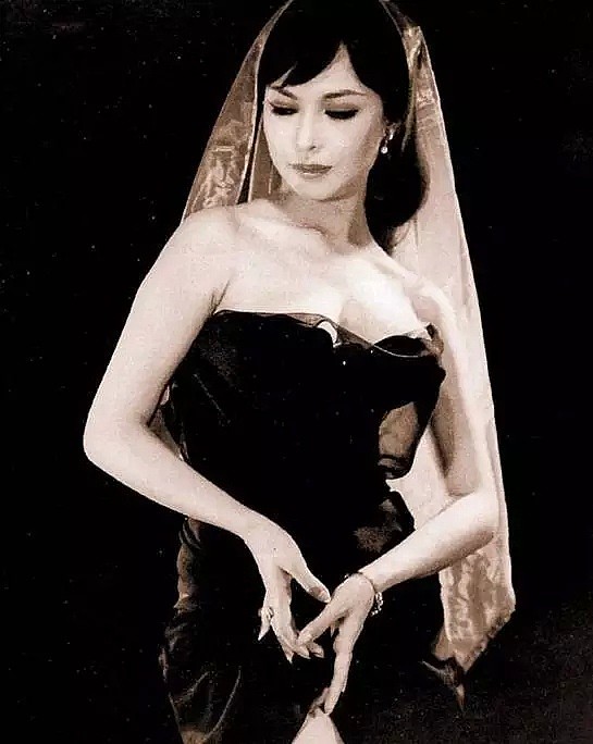 她是亚洲第一艳星，也是中国女间谍、军火商 全裸拍戏结交权贵，每一件衣服都不白脱！（组图） - 30