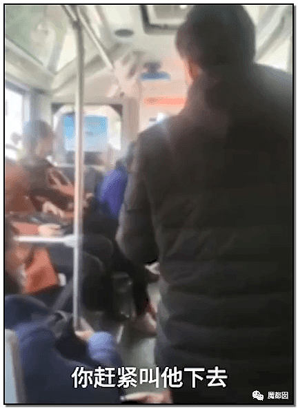 “我犯什么罪？”疫情下，中国老人乘坐地铁不会弄手机健康码被拒引发爆议（视频/组图） - 47