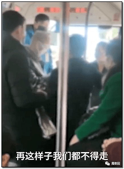 “我犯什么罪？”疫情下，中国老人乘坐地铁不会弄手机健康码被拒引发爆议（视频/组图） - 49