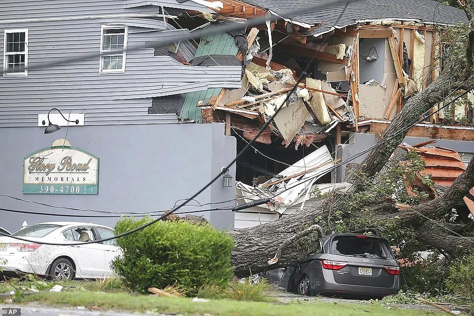 ​恐怖！加拿大遭龙卷风袭击，房屋尽毁，车辆甩飞，居民伤亡，已完全沦陷（组图） - 23