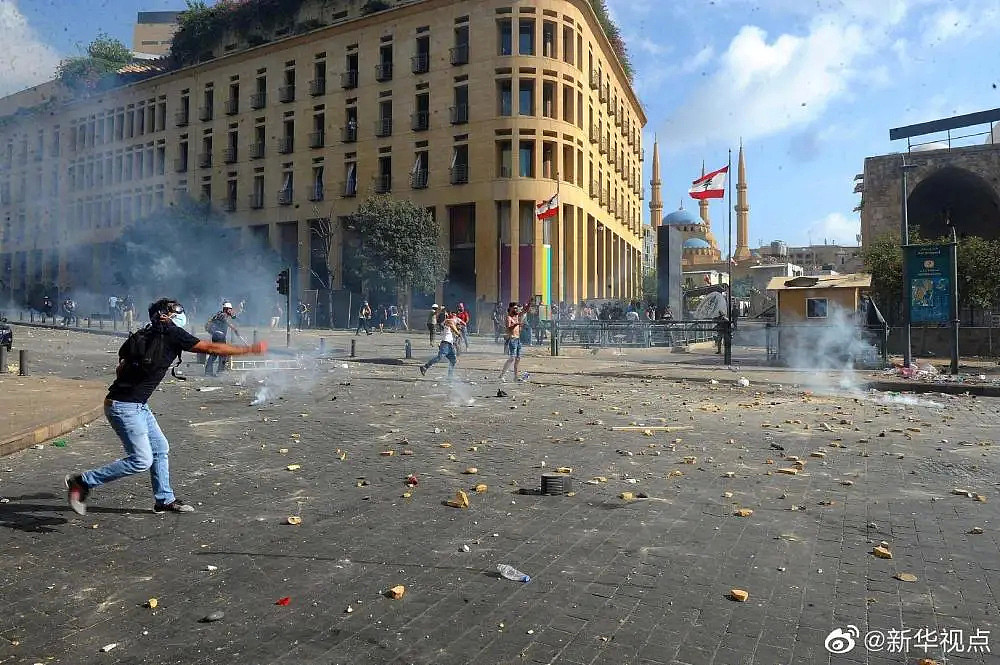 数百人伤亡，场面极其混乱！黎巴嫩爆发大规模示威（组图） - 1