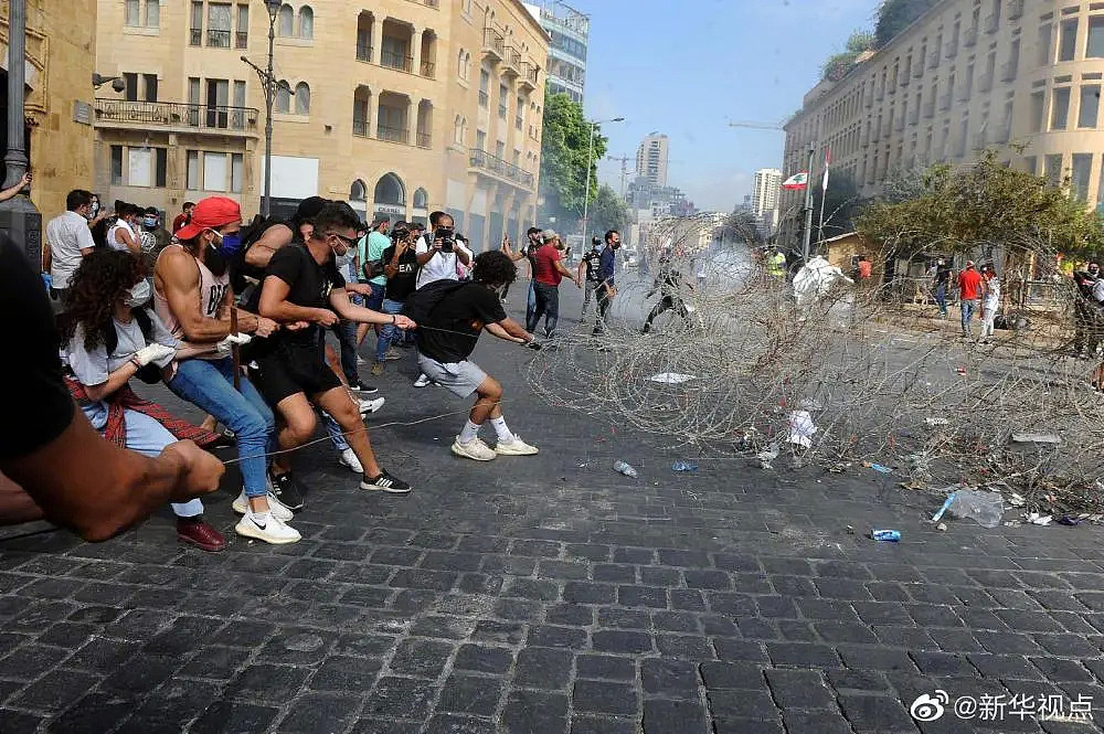 数百人伤亡，场面极其混乱！黎巴嫩爆发大规模示威（组图） - 2