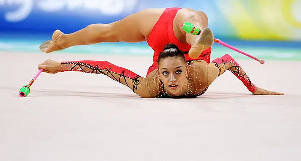 【美女】俄罗斯最美体操女神，前凸后翘性感爆棚！却因胸部发育太好而退役（组图） - 2