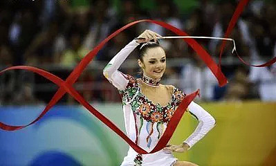 【美女】俄罗斯最美体操女神，前凸后翘性感爆棚！却因胸部发育太好而退役（组图） - 10