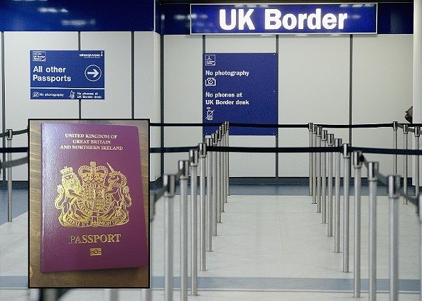 两名港人持BNO护照抵英，被入境人员要求申请庇护，否则遣返（图） - 1