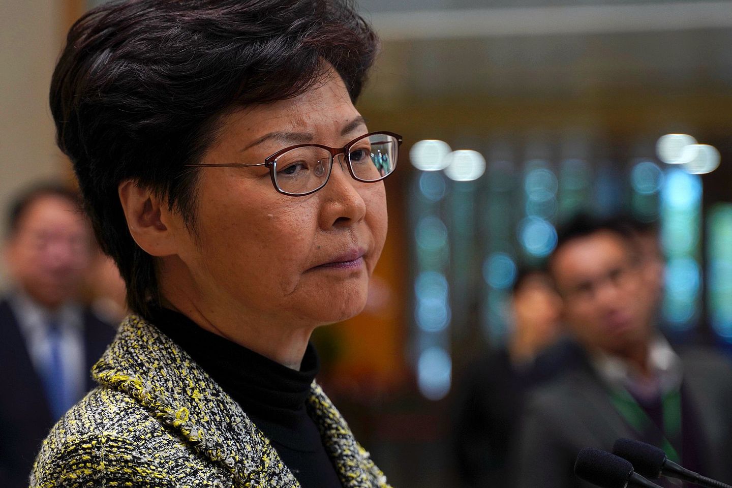 2019年11月12日，香港特区行政长官林郑月娥在政府香港总部举行的新闻发布会上回答记者提问。（AP ）