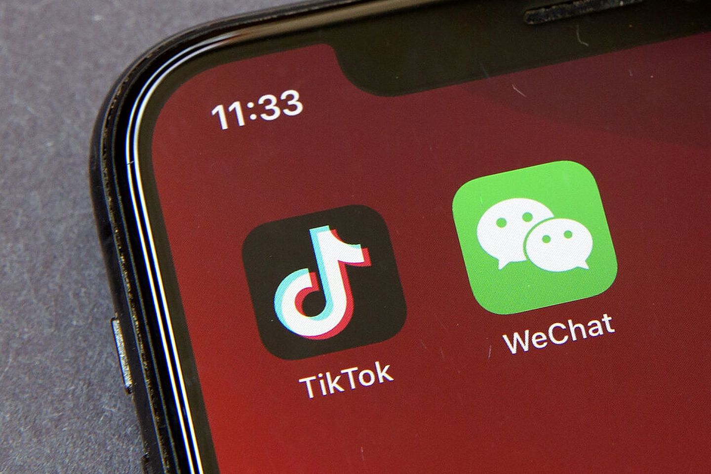 白宫发出行政命令，禁止美国企业同TikTok母公司字节跳动和腾讯旗下WeChat的交易。（美联社）