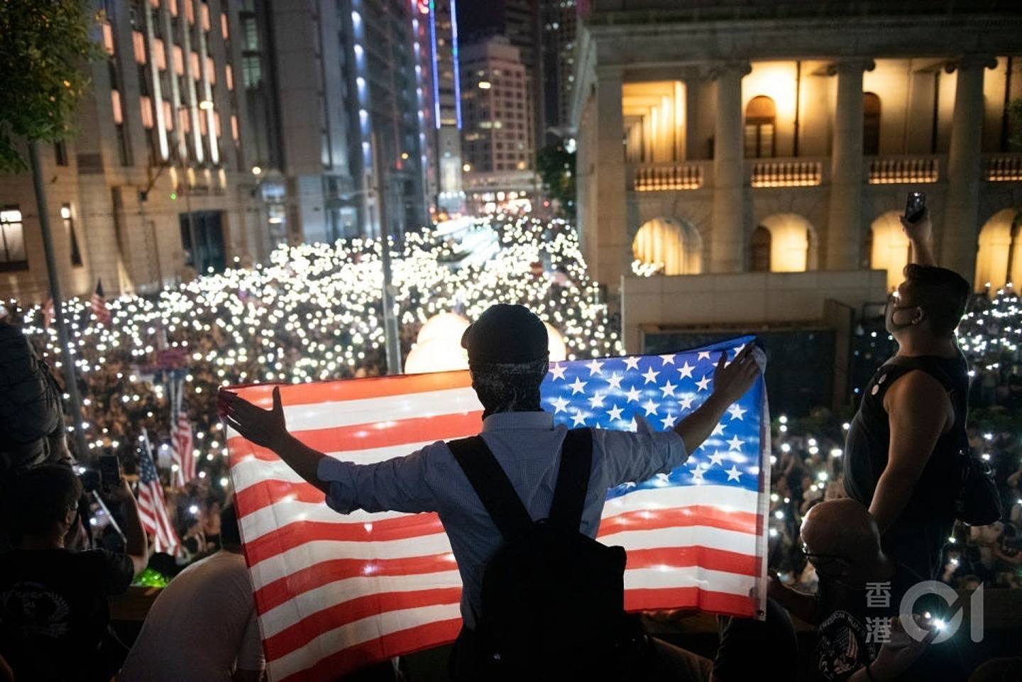 去年10月中，有香港民眾集會要求美國盡快通過香港人權法案。（資料圖片／Getty Images）