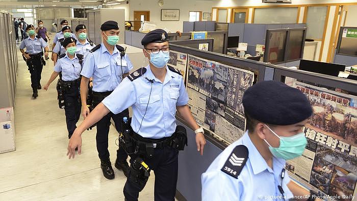 Hongkong Festnahme Medienunternehmer Jimmy Lai (picture-alliance/AP Photo/Apple Daily)