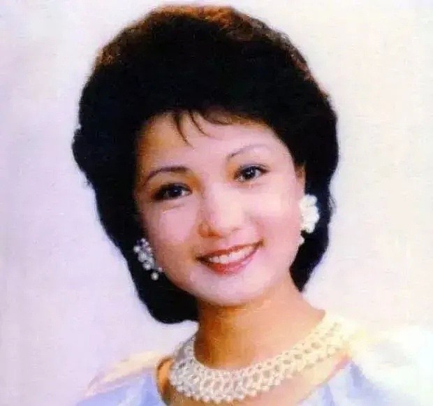 她是跳水皇后郭晶晶的婆婆，甩掉30亿身家前夫！让全香港贵妇都羡慕哭了…（组图） - 21