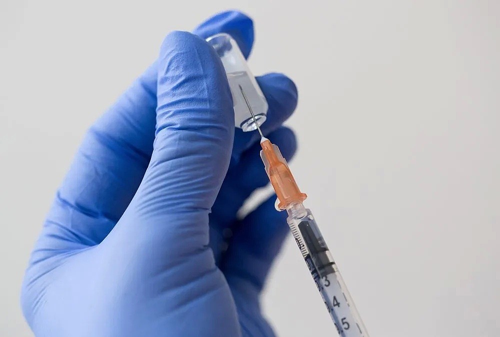 首支新冠疫苗在俄罗斯注册，普京女儿亲自试验，绕过测试直接大规模接种！外媒集体忧心（组图） - 14