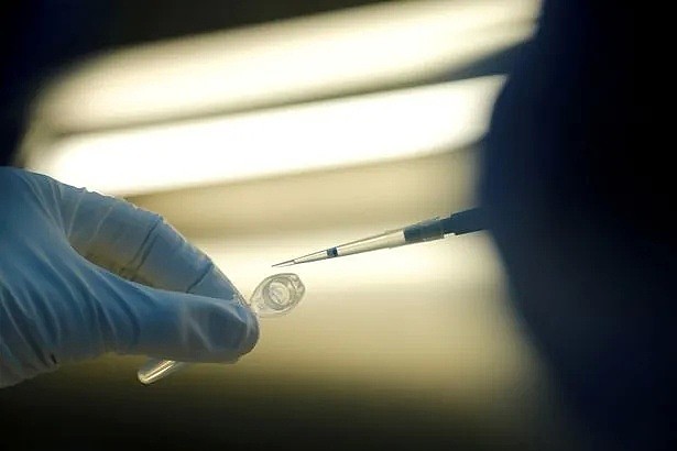 首支新冠疫苗在俄罗斯注册，普京女儿亲自试验，绕过测试直接大规模接种！外媒集体忧心（组图） - 26