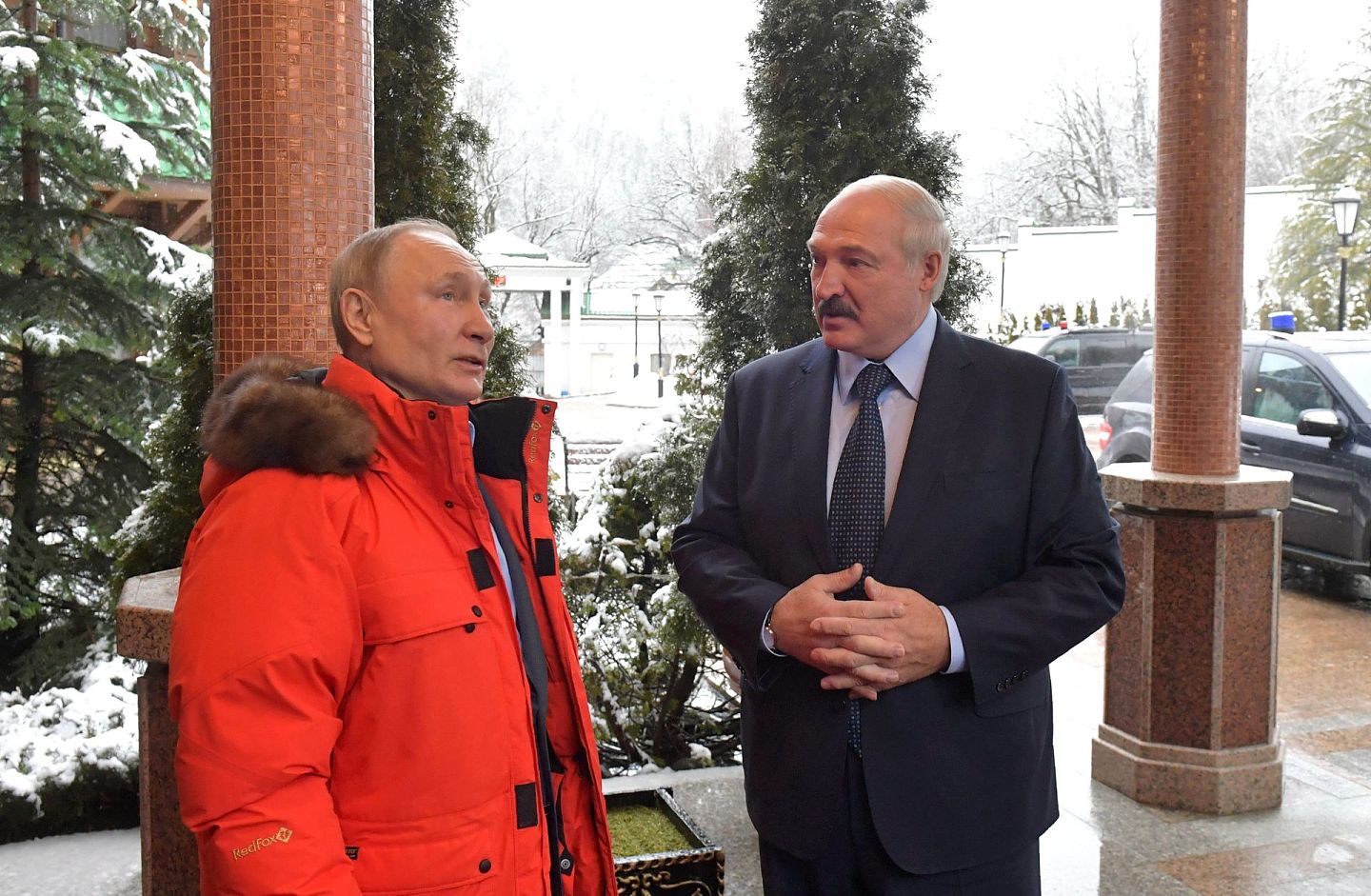 对俄罗斯总统普京（左）来说，白俄罗斯的疫情问题已令其寝食难安。（美联社）