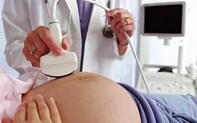 女子临产了还不确定自己怀孕，拒绝说出孩子父亲，医生：不到20岁体重200斤，情况很危险