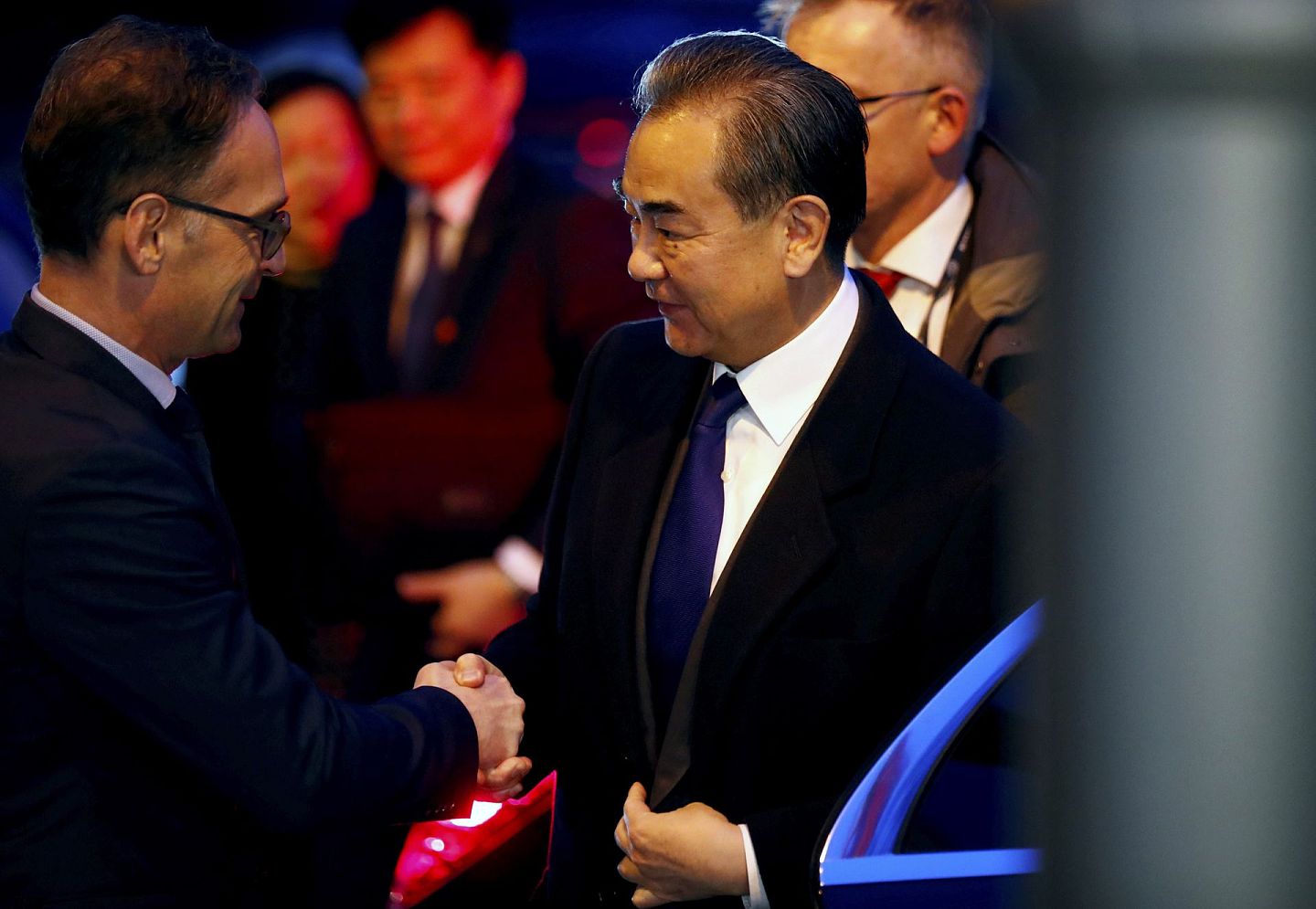 2020年2月13日，中国国务委员兼外长王毅（前排右）在柏林同德国外长马斯（前排左）举行外交与安全战略对话。（Reuters）