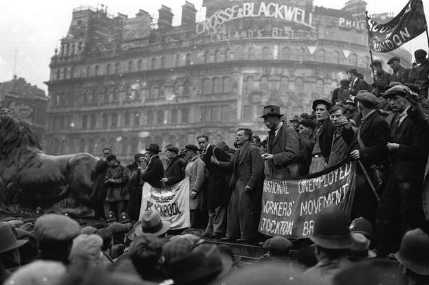 1930年代大萧条，伦敦特拉法加广场游行集会的失业工人